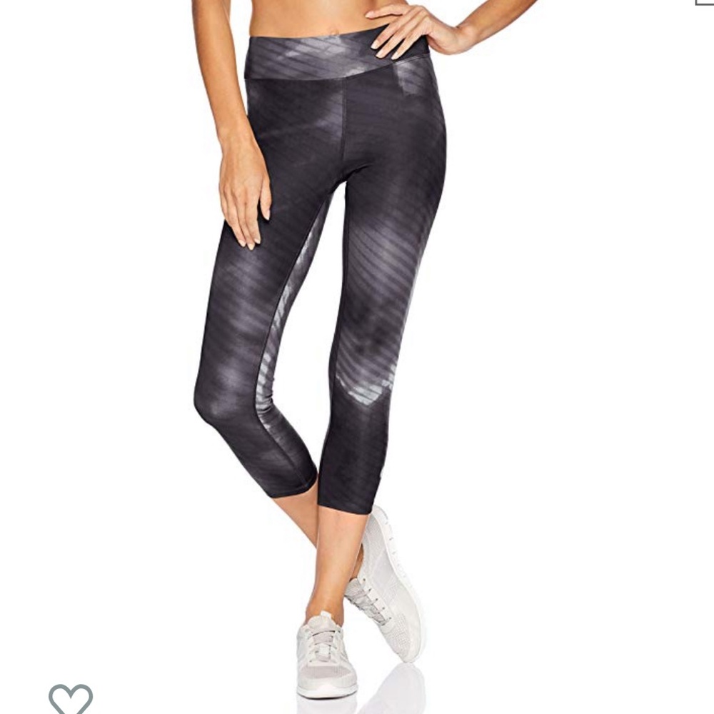 ASICS NWT Women’s Graphic 3/4 Tight